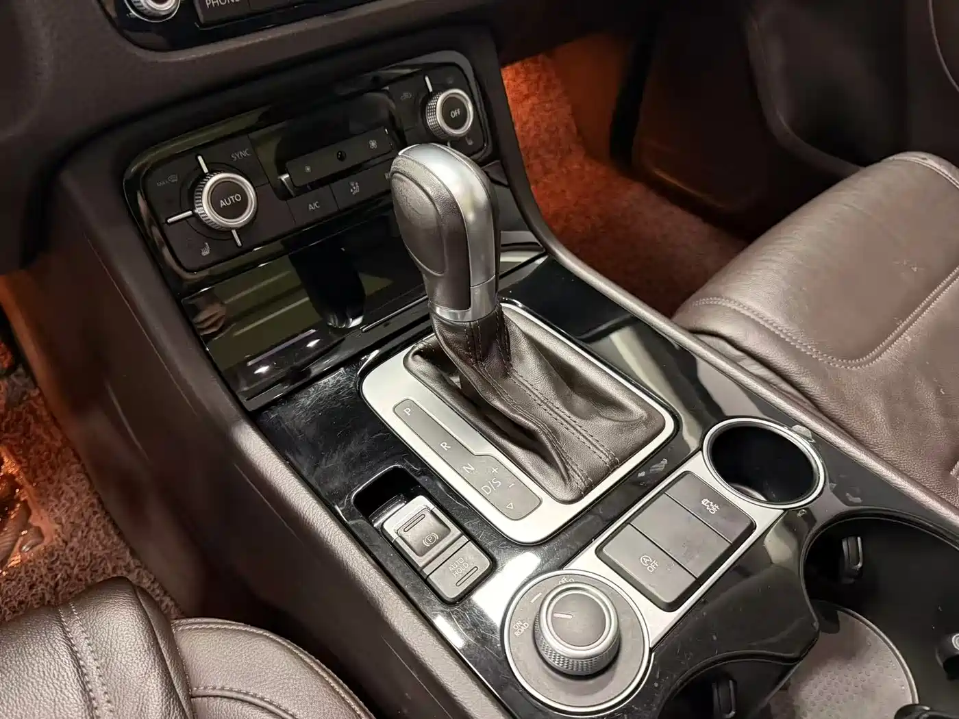Volkswagen Touareg 2016 3.0TSI Standard фото 6
