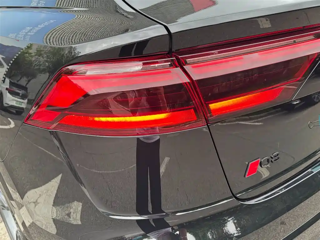Audi Q8 2025 2024 55 TFSI Luxury Sport