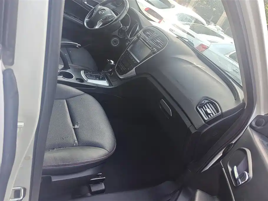 GAC Trumpchi Trumpchi GS5 2014 2.0L Automatic 2WD Premium Edition фото 8
