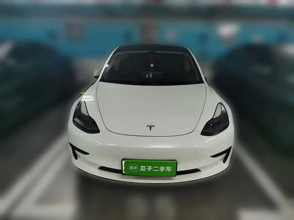 Фото 24 - Tesla Model 3