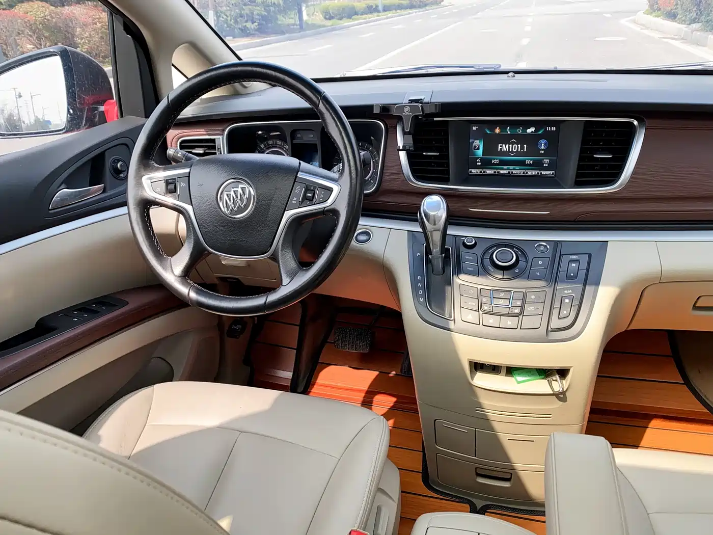 Buick GL8 2018 28T Premium Model China VI фото 18