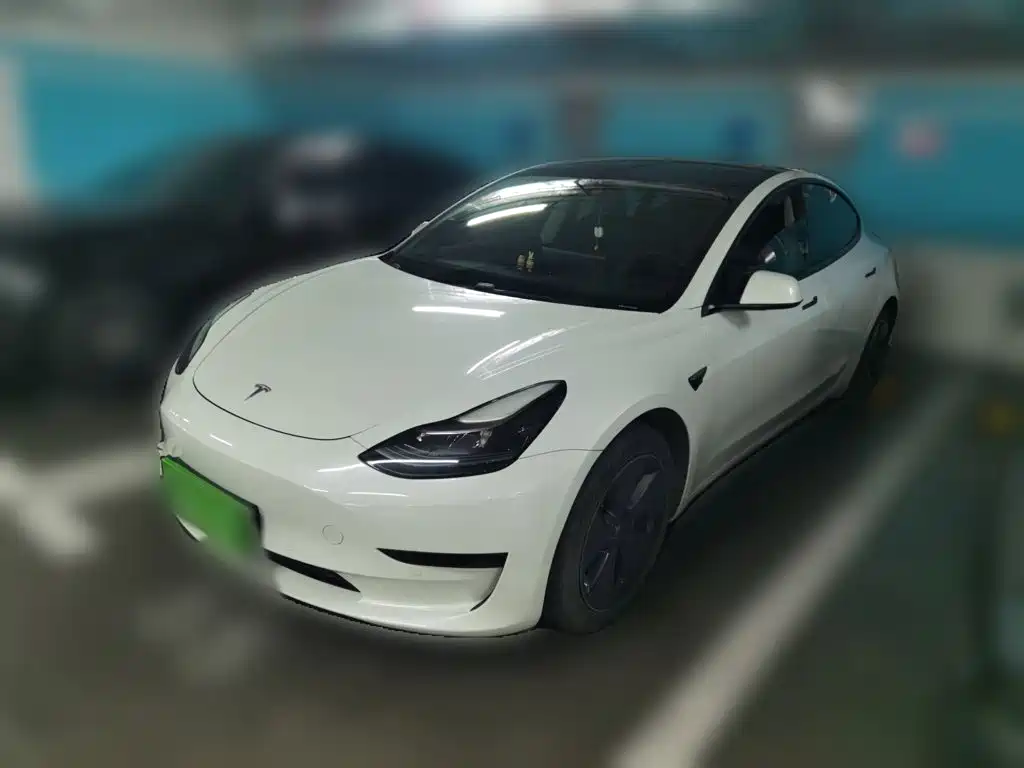 Фото 1 - Tesla Model 3