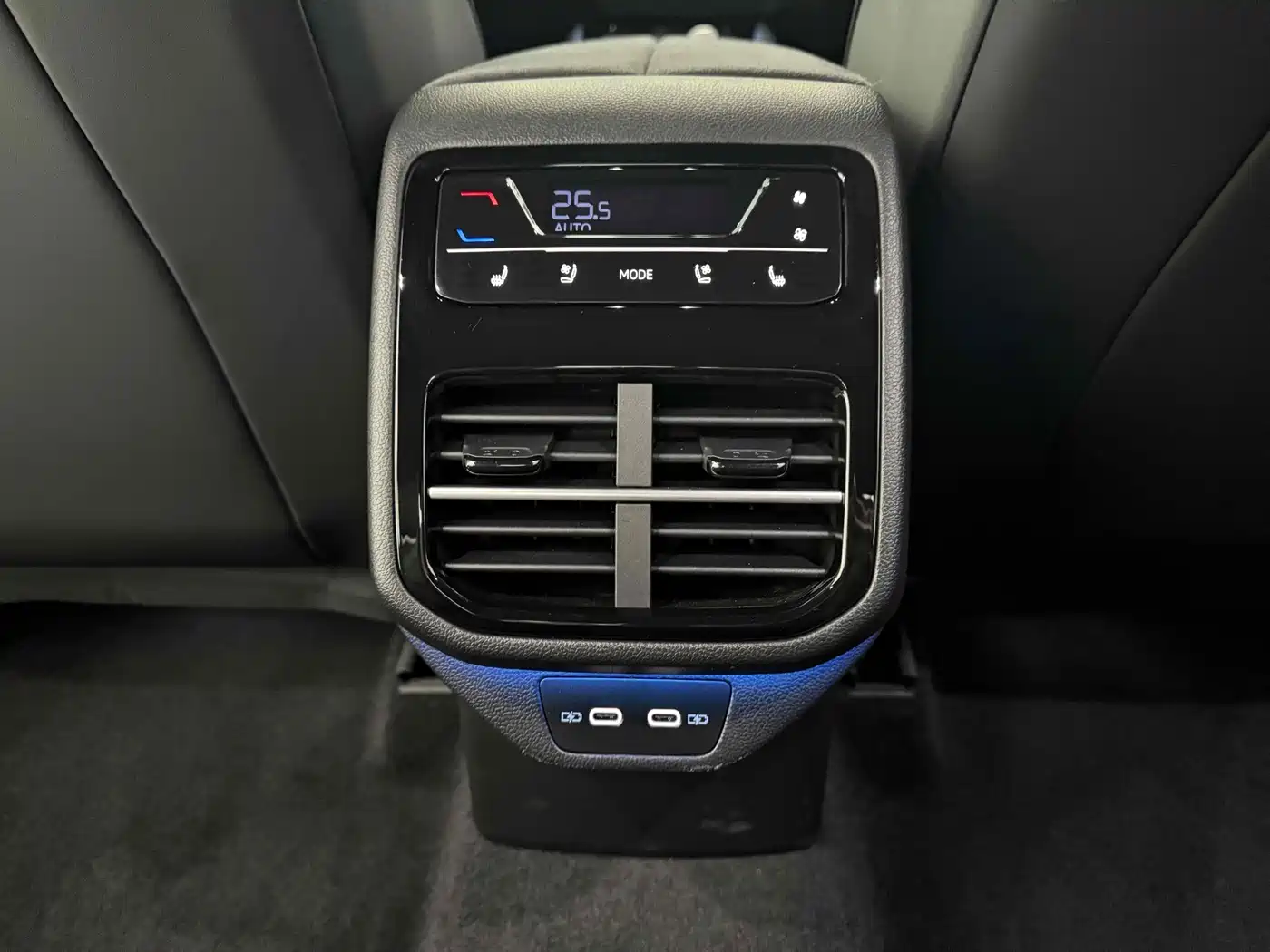 Volkswagen Passat 2025 Model Pro 380TSI Starlight Dragon Premium Edition фото 13