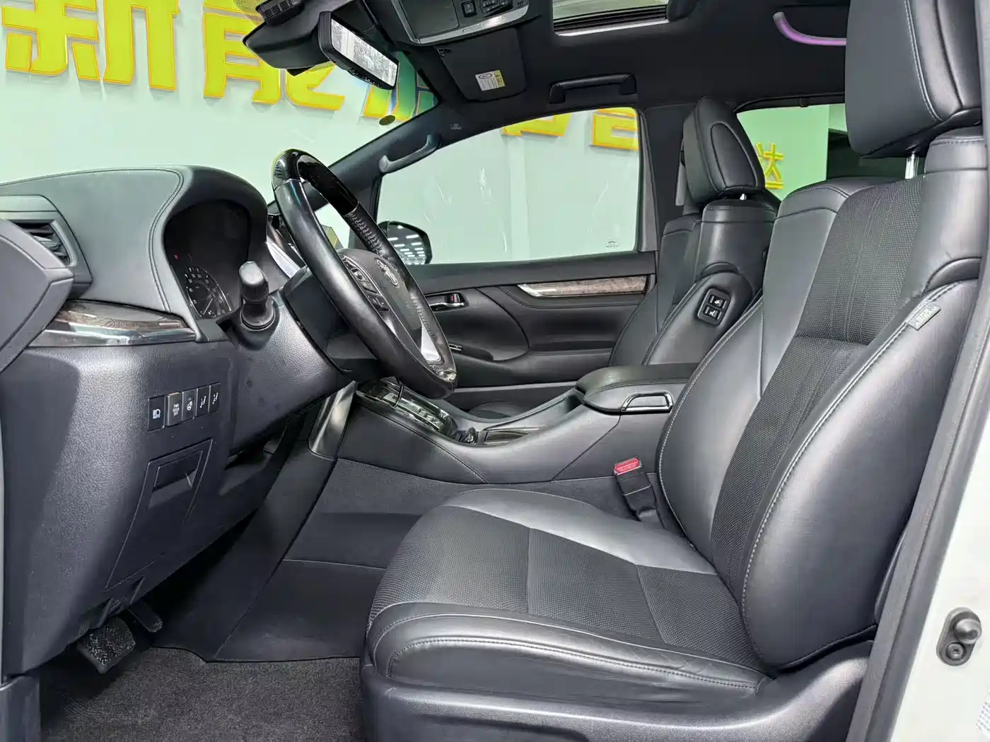 Toyota Vellfire 2021 Crown Hybrid 2.5L HV Premium Edition фото 9