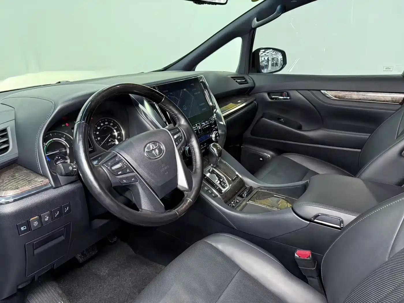 Toyota Vellfire 2021 Crown Hybrid 2.5L HV Premium Edition фото 8