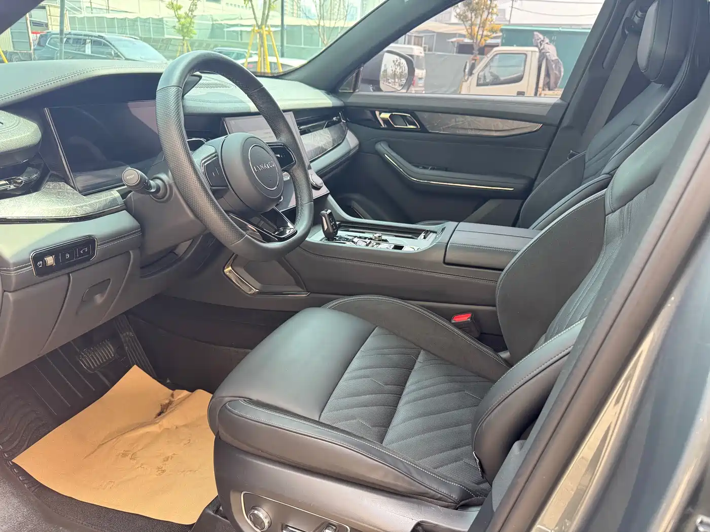 Lynk & Co 09 EM-P 2021 2.0T PHEV Halo 7-Seater фото 3
