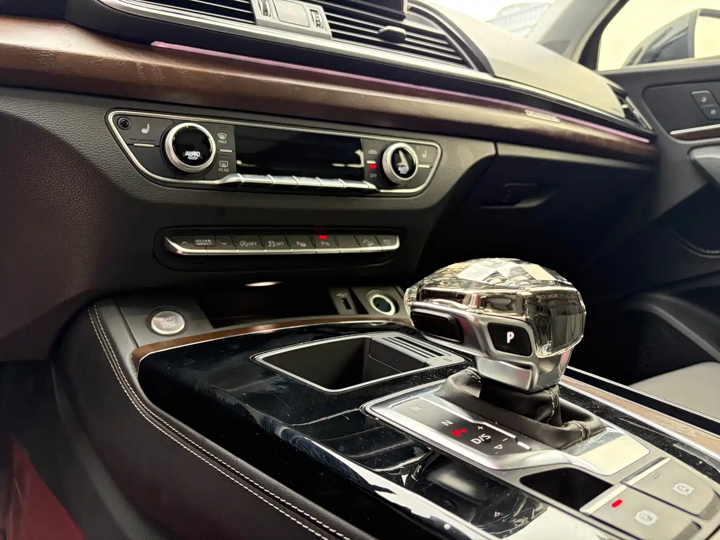 Audi Q5L 2023 45T Luxury Dynamic фото 6