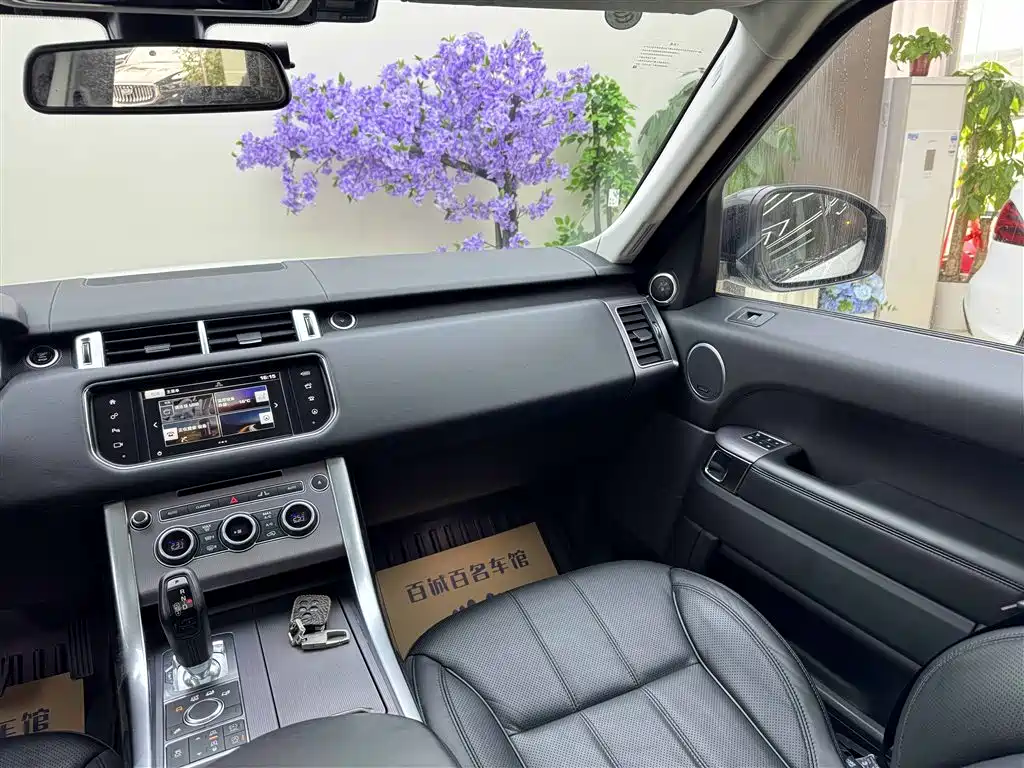 Land Rover Range Rover Sport 2016 Model 2.0 GTDi HSE фото 15