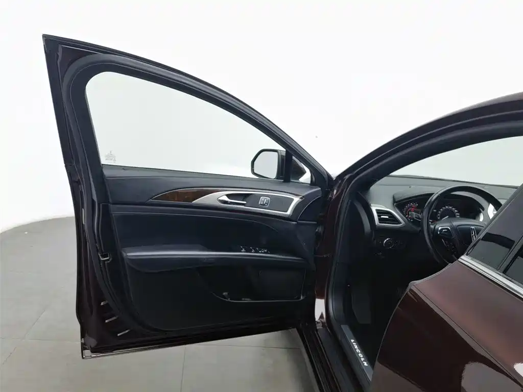 Lincoln MKZ 2018 2.0T Premium Edition фото 8