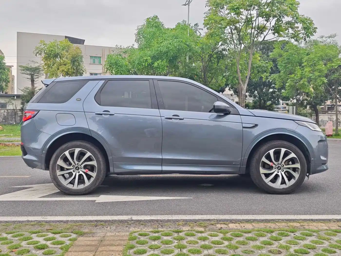 Land Rover Discovery Sport 2020 249PS R-Dynamic Performance Tech 7-seater фото 5
