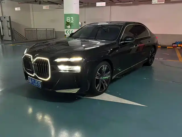 BMW 7 740Li, Лидер, M Спорт-пакет