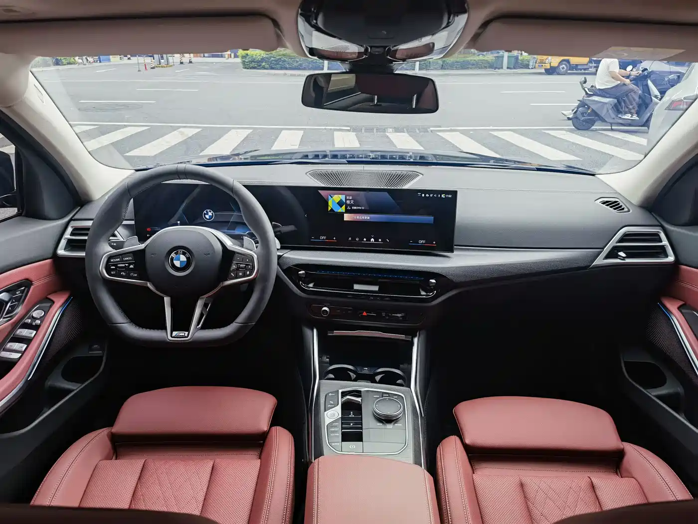 BMW 3 Series 2025 325Li M Sport Package фото 8