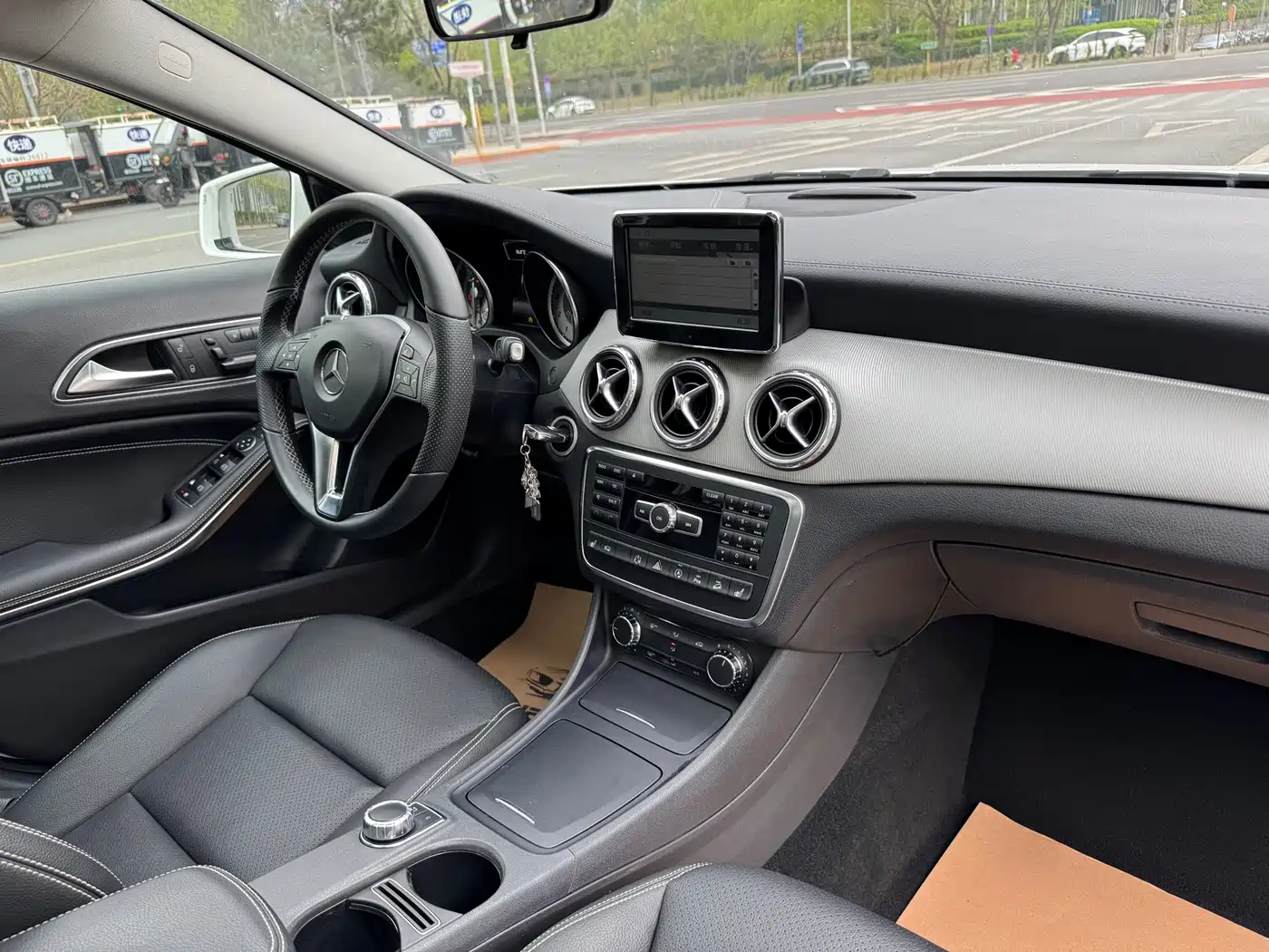 Mercedes-Benz GLA 2015 GLA 220 4MATIC Fashion Edition фото 12