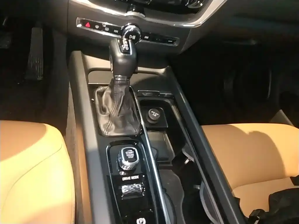 Фото 14 - Volvo XC60