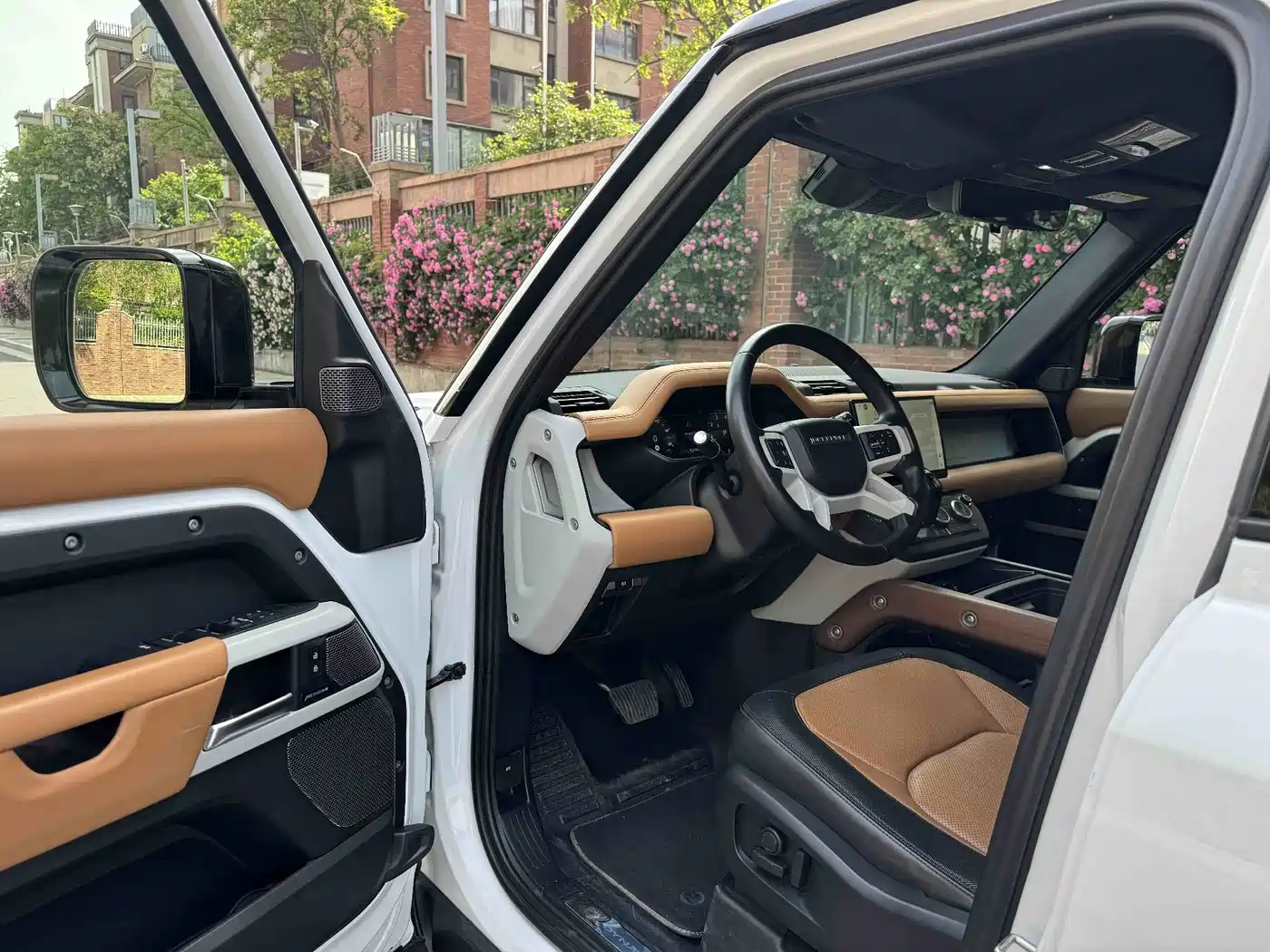 Land Rover Defender 2023 Model 110 3.0T P400 X-DYNAMIC HSE фото 5