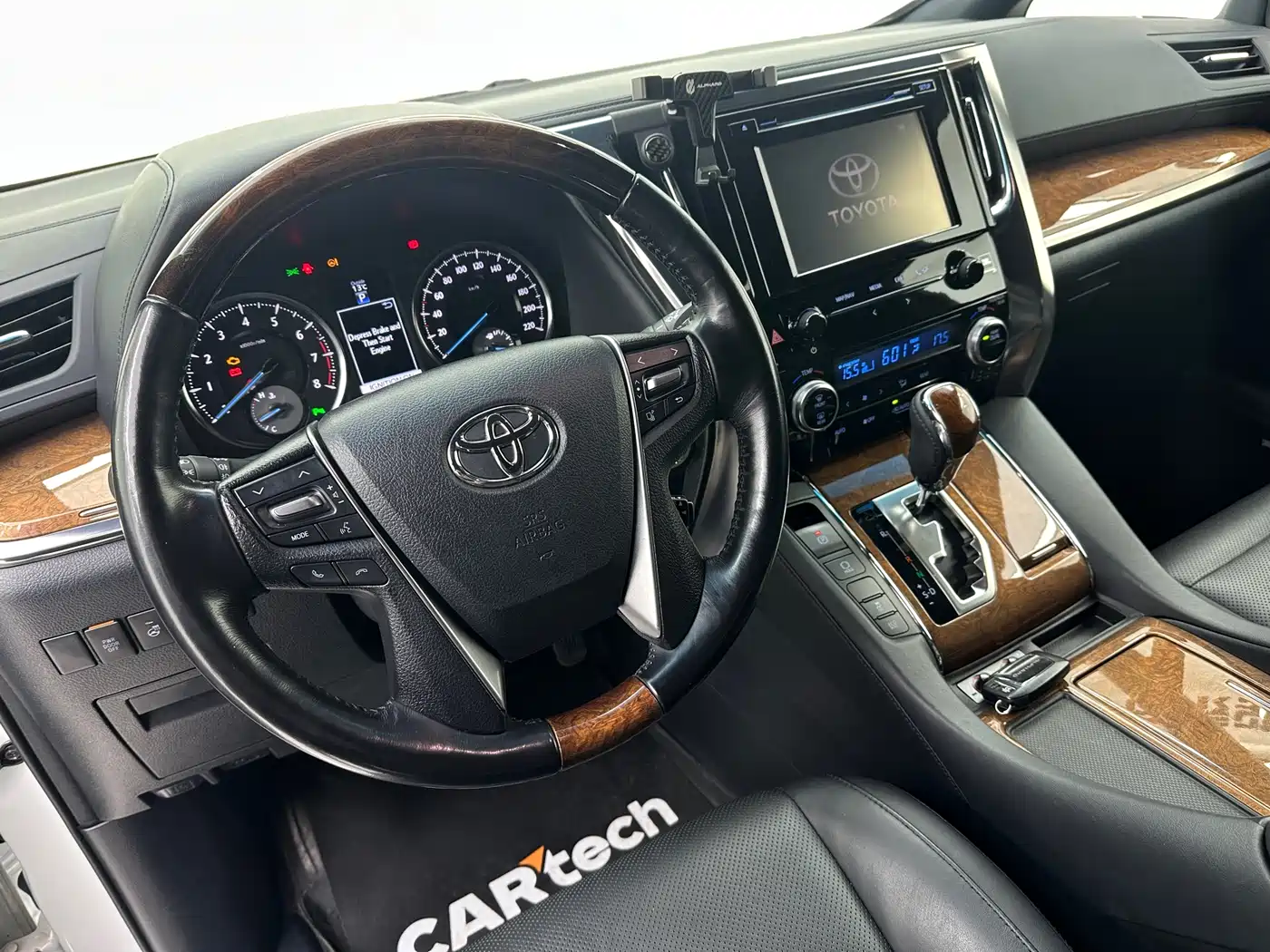 Toyota Alphard 2015 3.5L Premium Edition фото 25