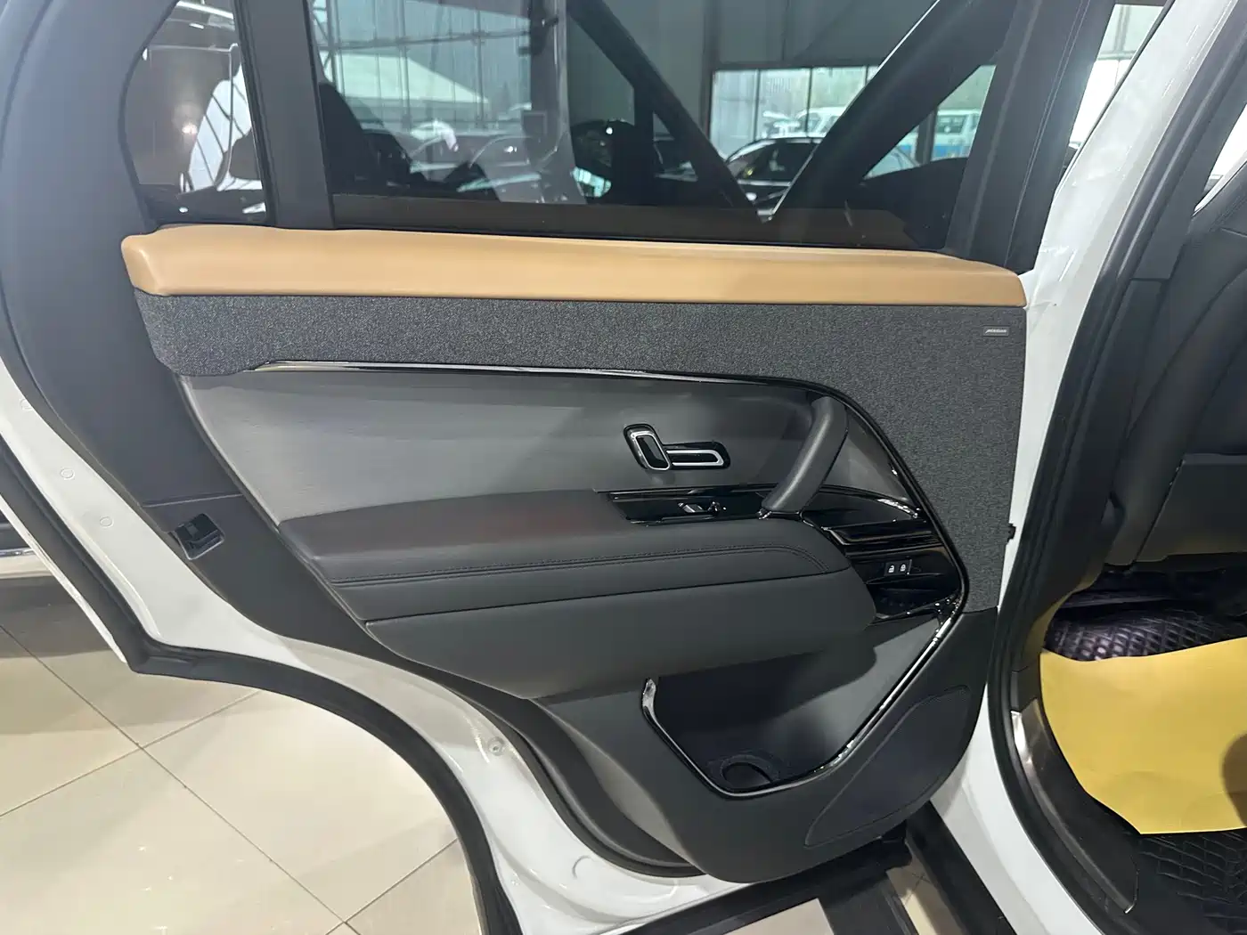 Land Rover Range Rover Sport 2024 400PS Dynamic SE фото 15
