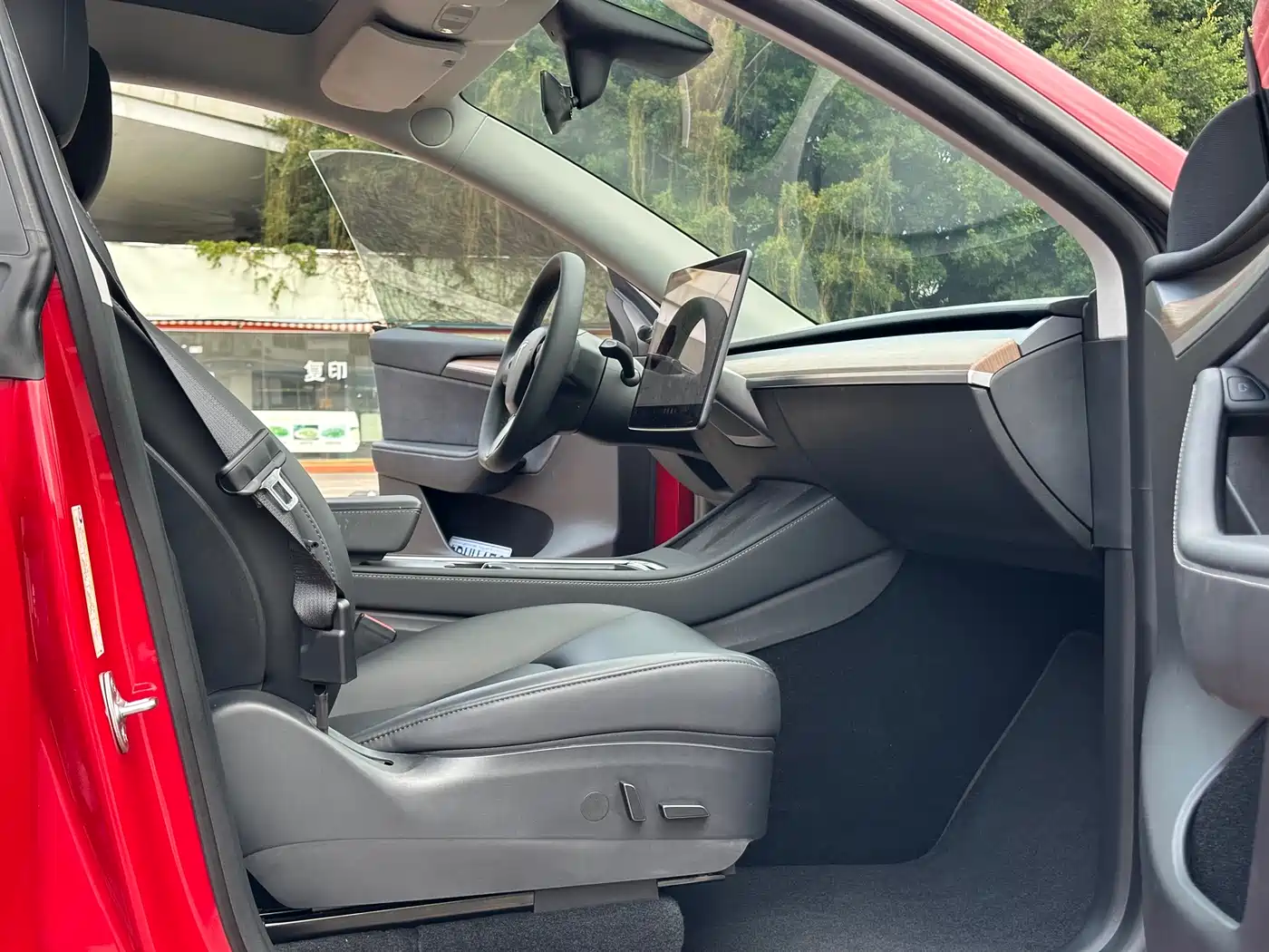 TESLA MODEL Y