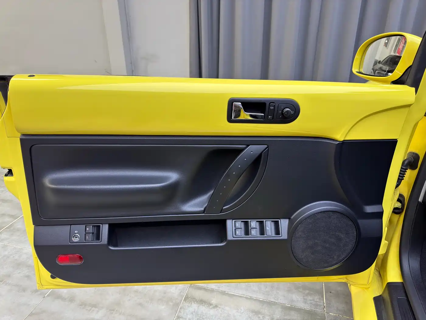 Volkswagen Beetle 2009 2.0 AT Top Convertible фото 15