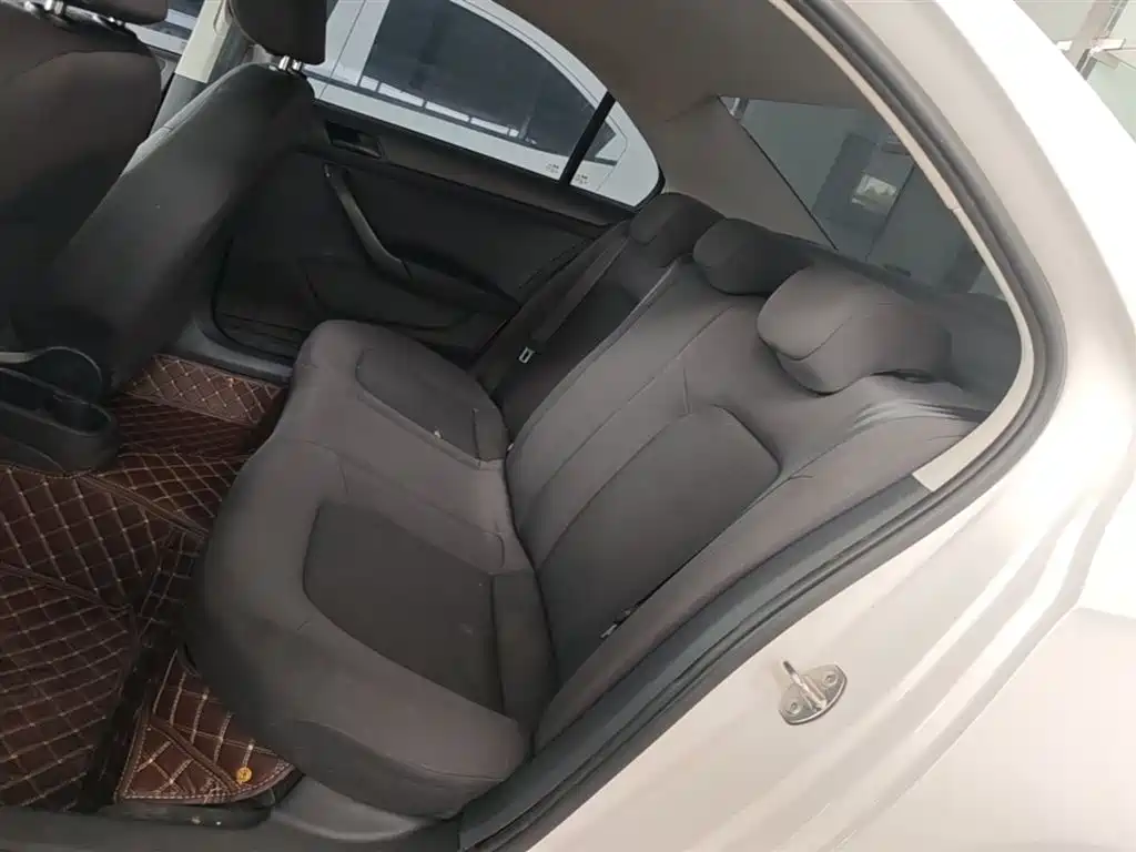 Volkswagen Santana 2015 1.6L Manual Trend Edition фото 17