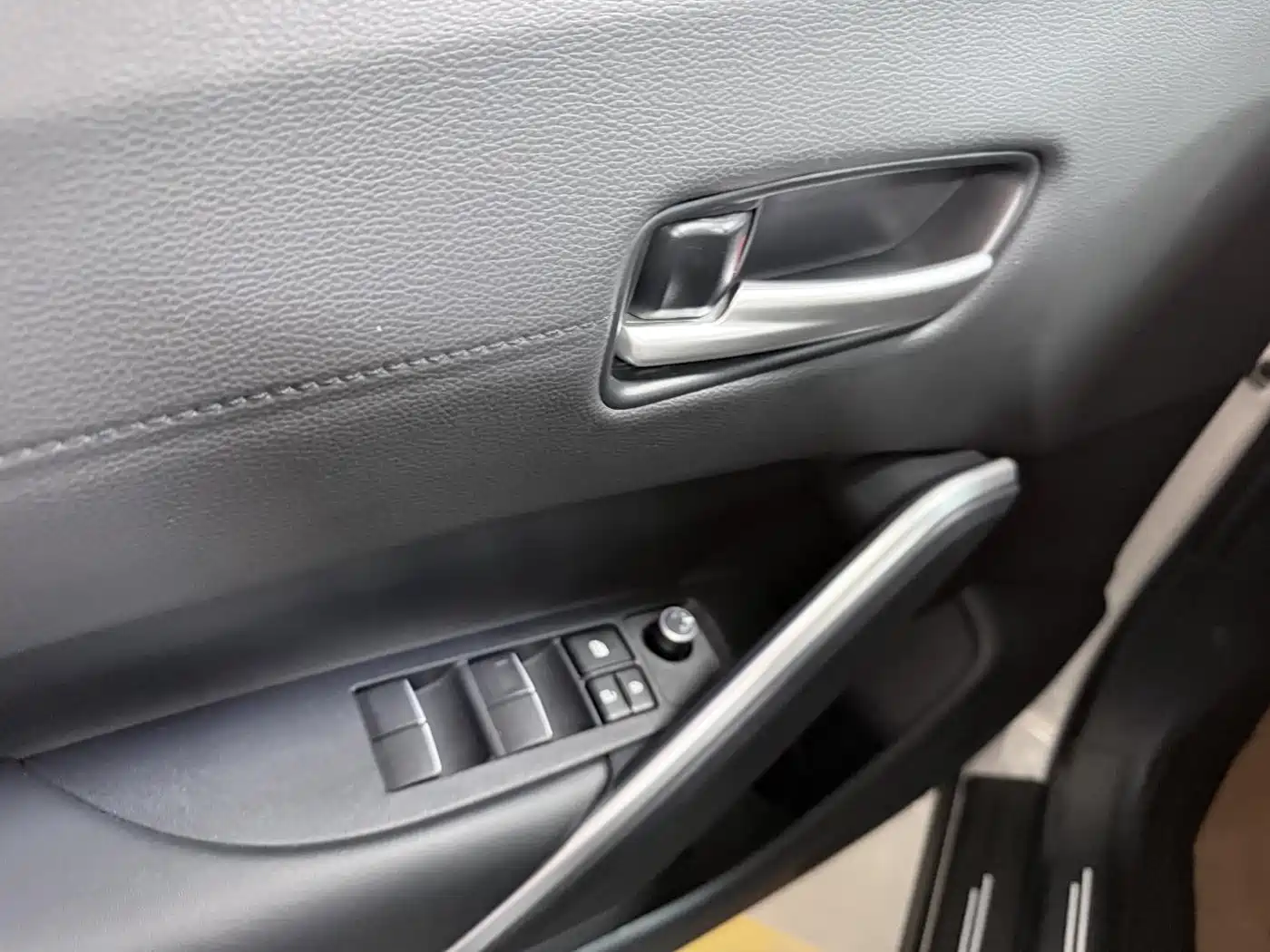 Toyota Frontlander 2023 2.0L CVT Elite Edition фото 5