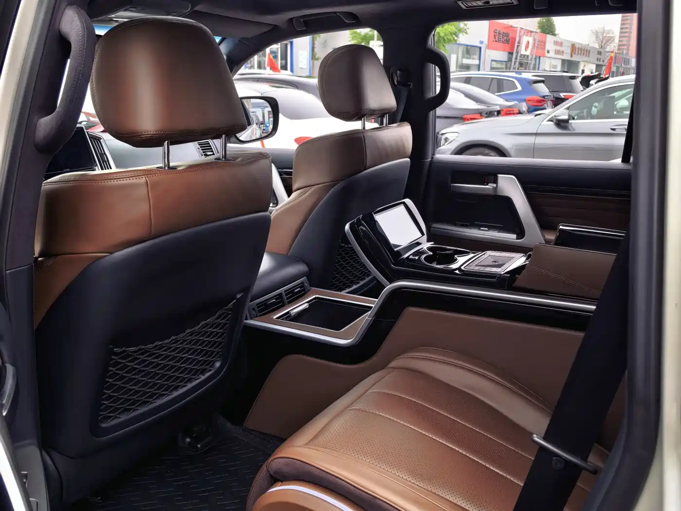 Toyota Land Cruiser (Import) 2015 4.6L V8 Middle East Limited Edition фото 6