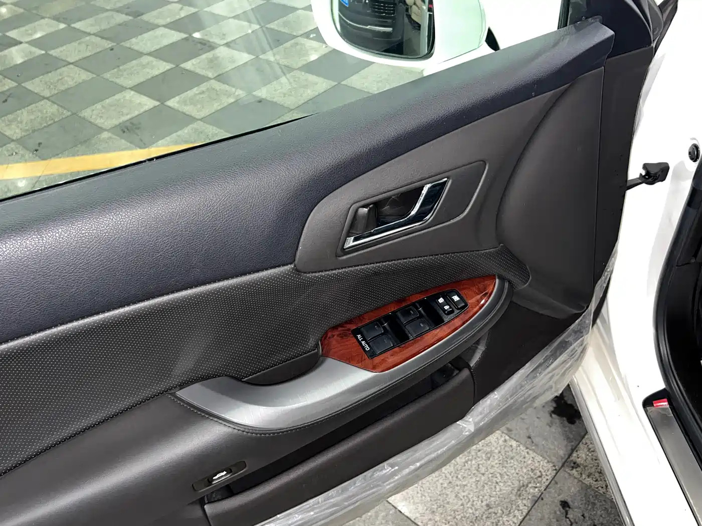 Toyota Crown 2012 2.5L Royal Leather Edition фото 15