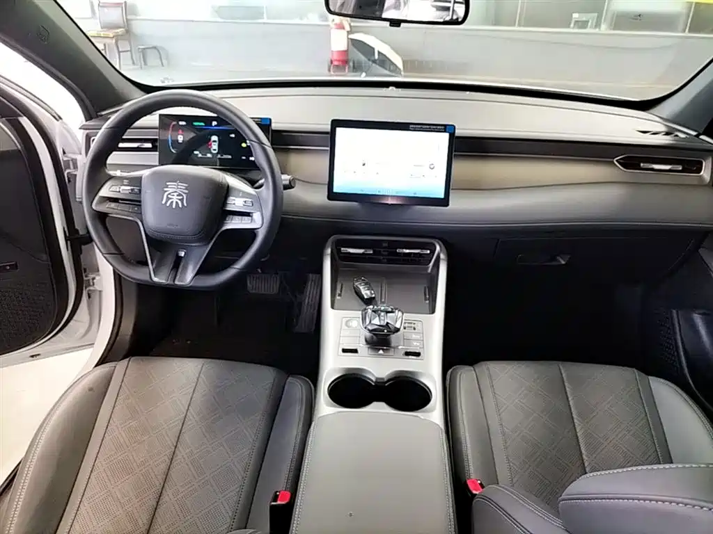 BYD Qin PLUS 2025 DM-i Smart Drive 55KM Leader фото 10