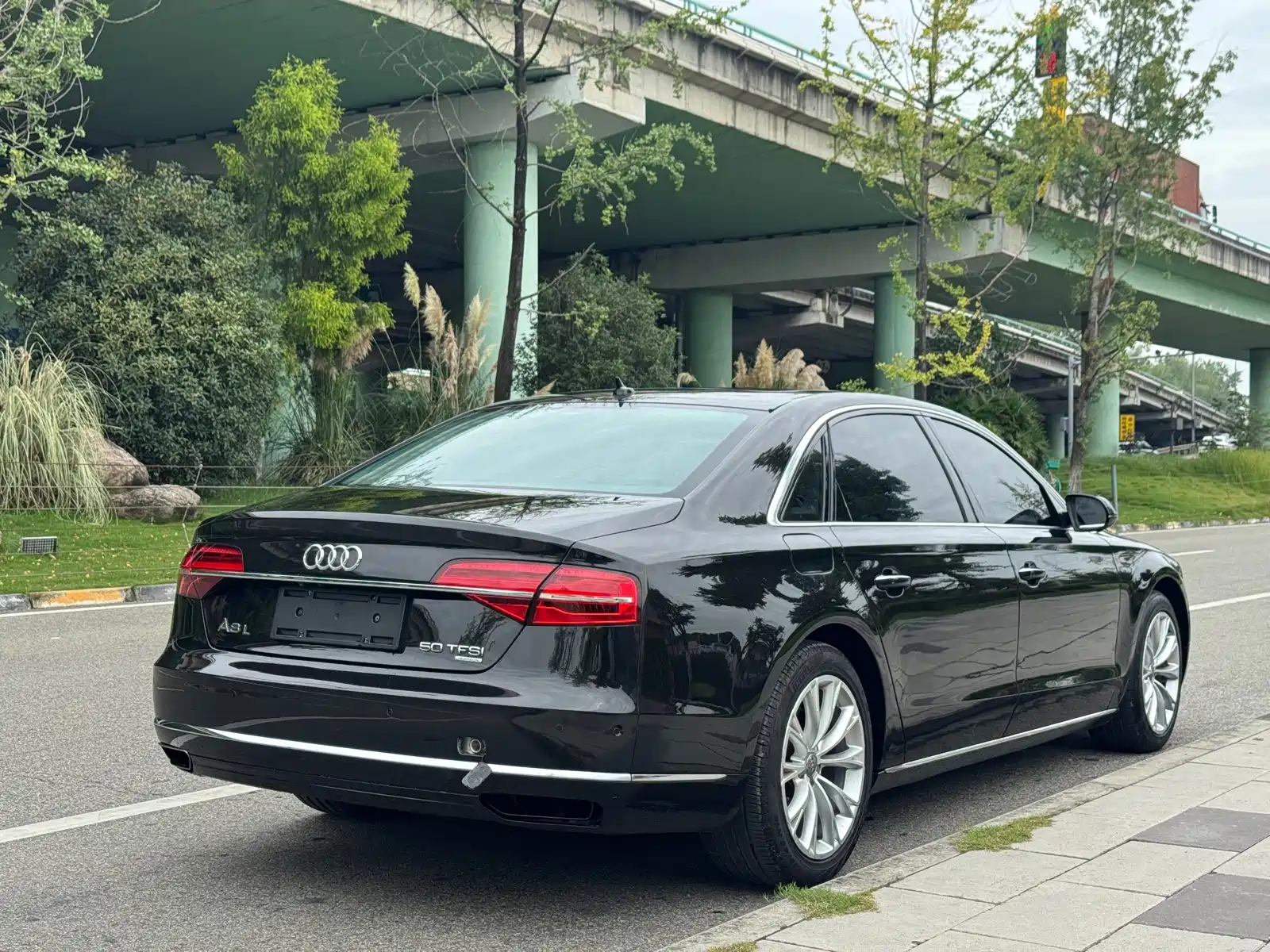 Фото 9 - Audi A8