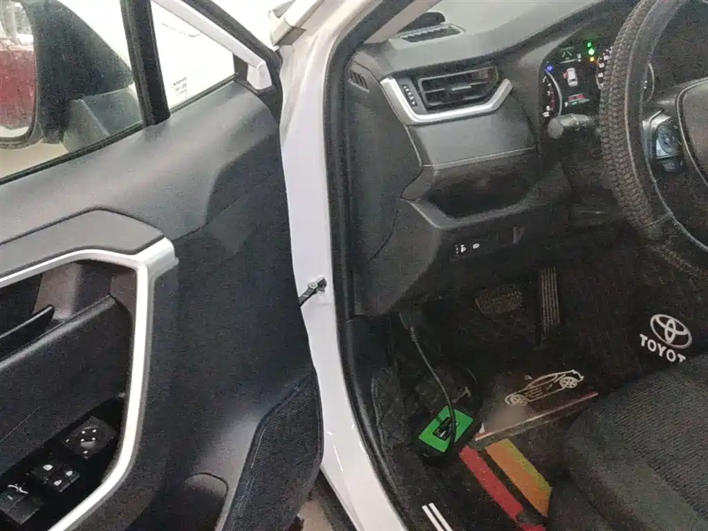 Toyota RAV4 Rongfang 2024 2.0L CVT FWD Urban Edition фото 16