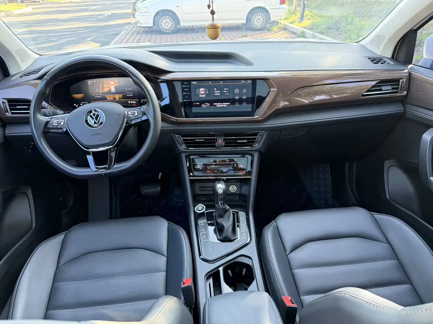Volkswagen Tharu, миниатюра 11