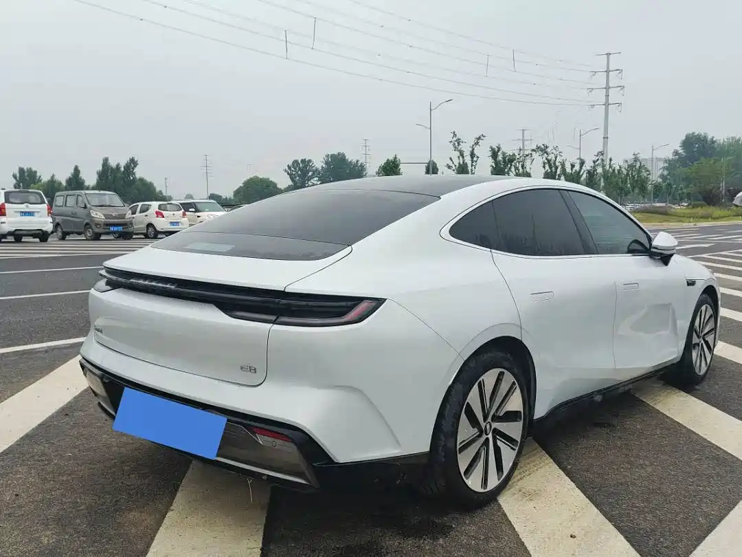 Geely Galaxy Galaxy E8 2024 665km RWD Starship Voyager Edition фото 9