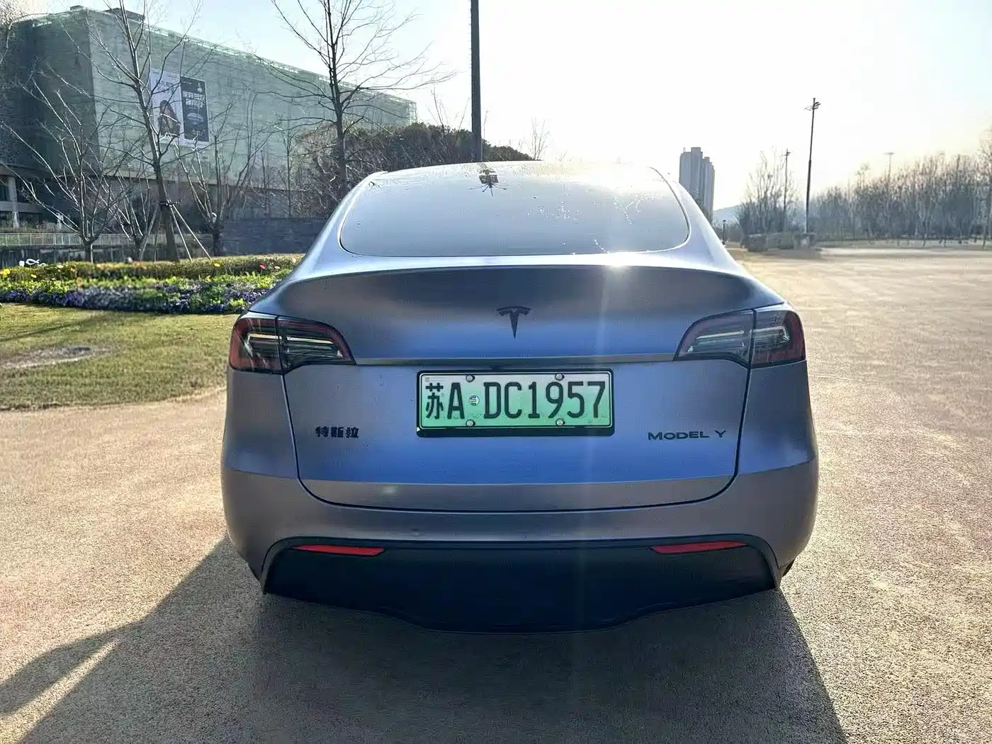TESLA MODEL Y