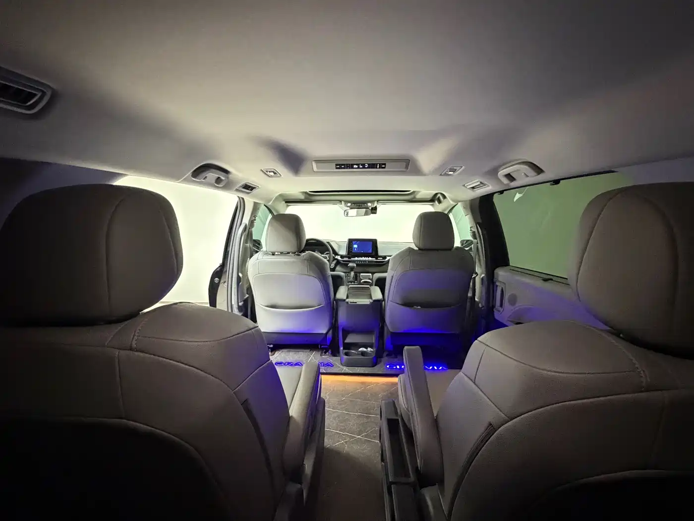 Toyota Granvia 2023 2.5L Hybrid Comfort Edition фото 15