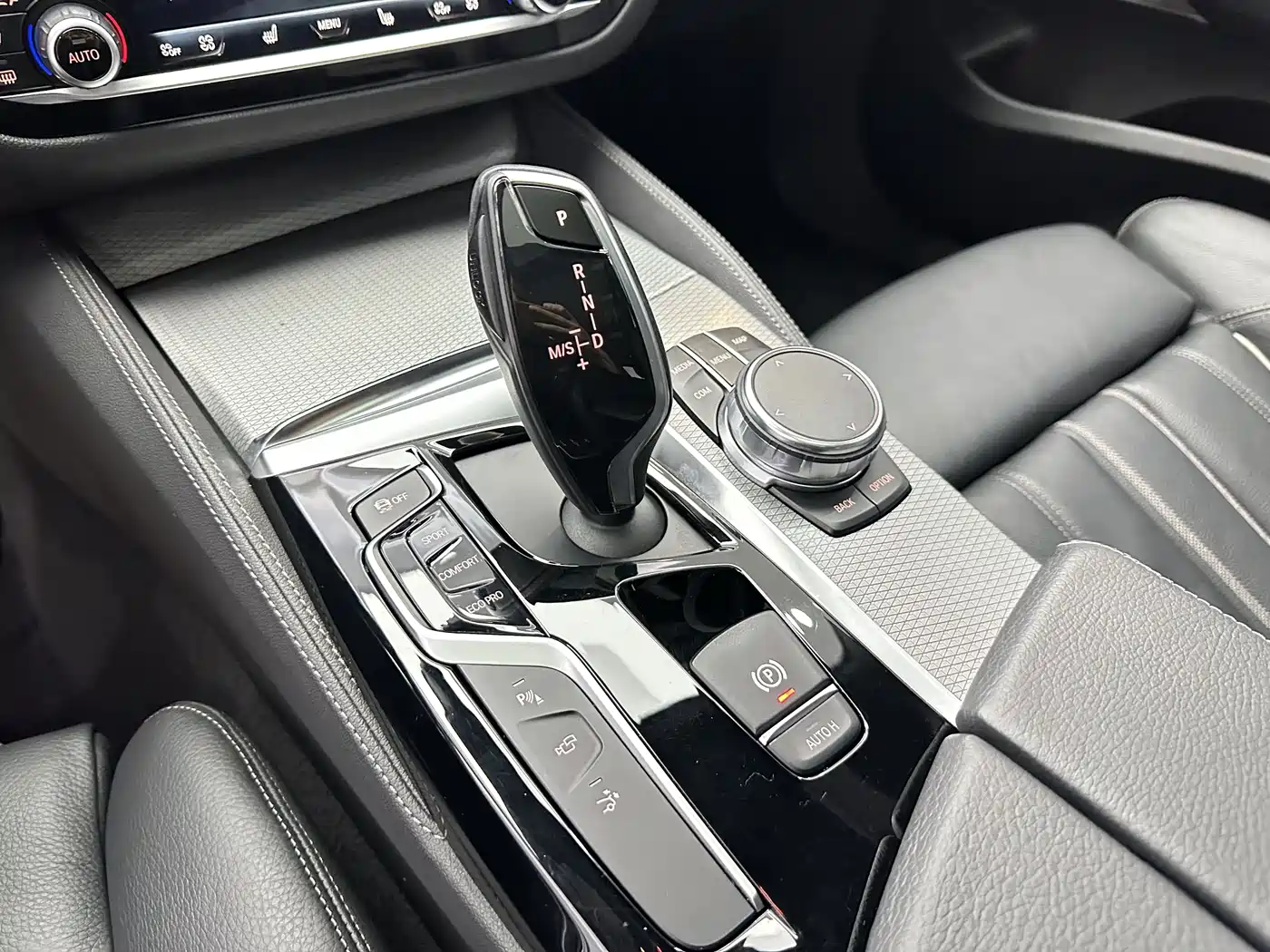 BMW 6 Series GT 2018 630i Luxury Design Package фото 16