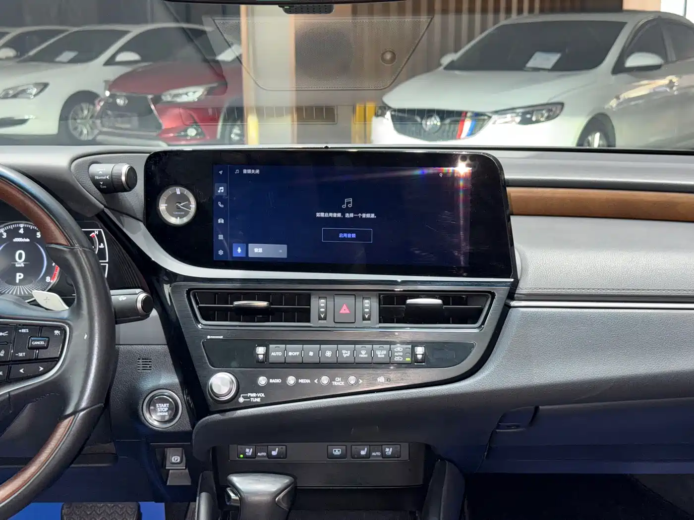 Фото 8 - Lexus ES