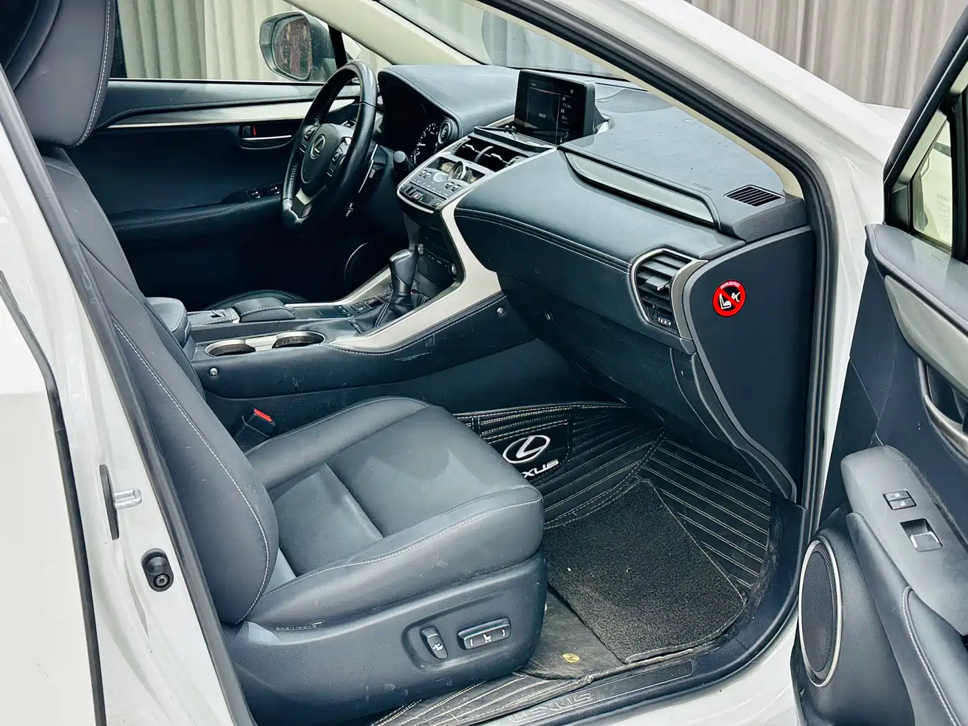 Фото 18 - Lexus NX