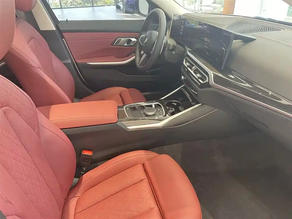 BMW 3 Series 2024 325Li M Sport Package фото 9