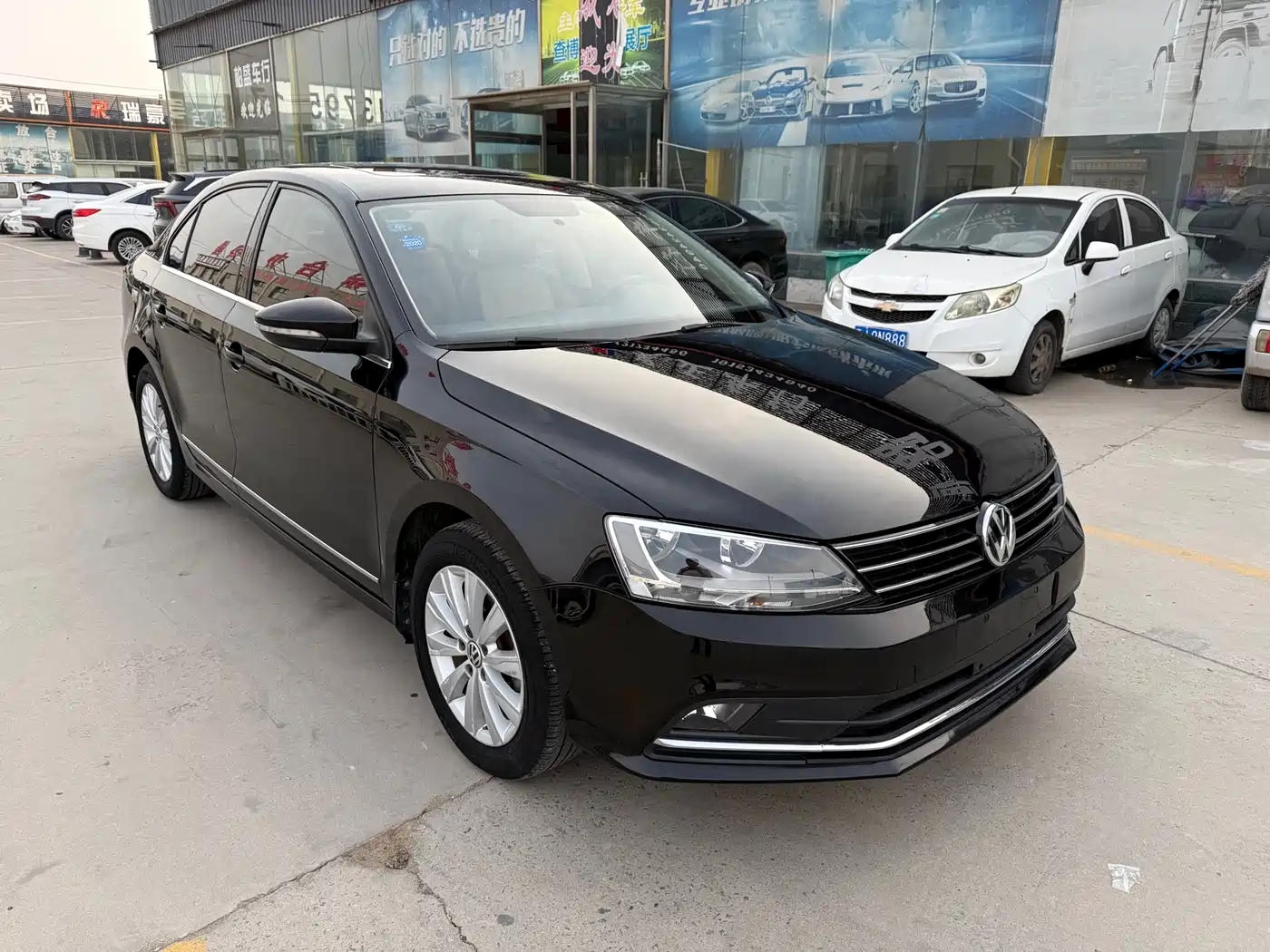 Volkswagen Sagitar 2015 1.6L Automatic Comfort фото 3