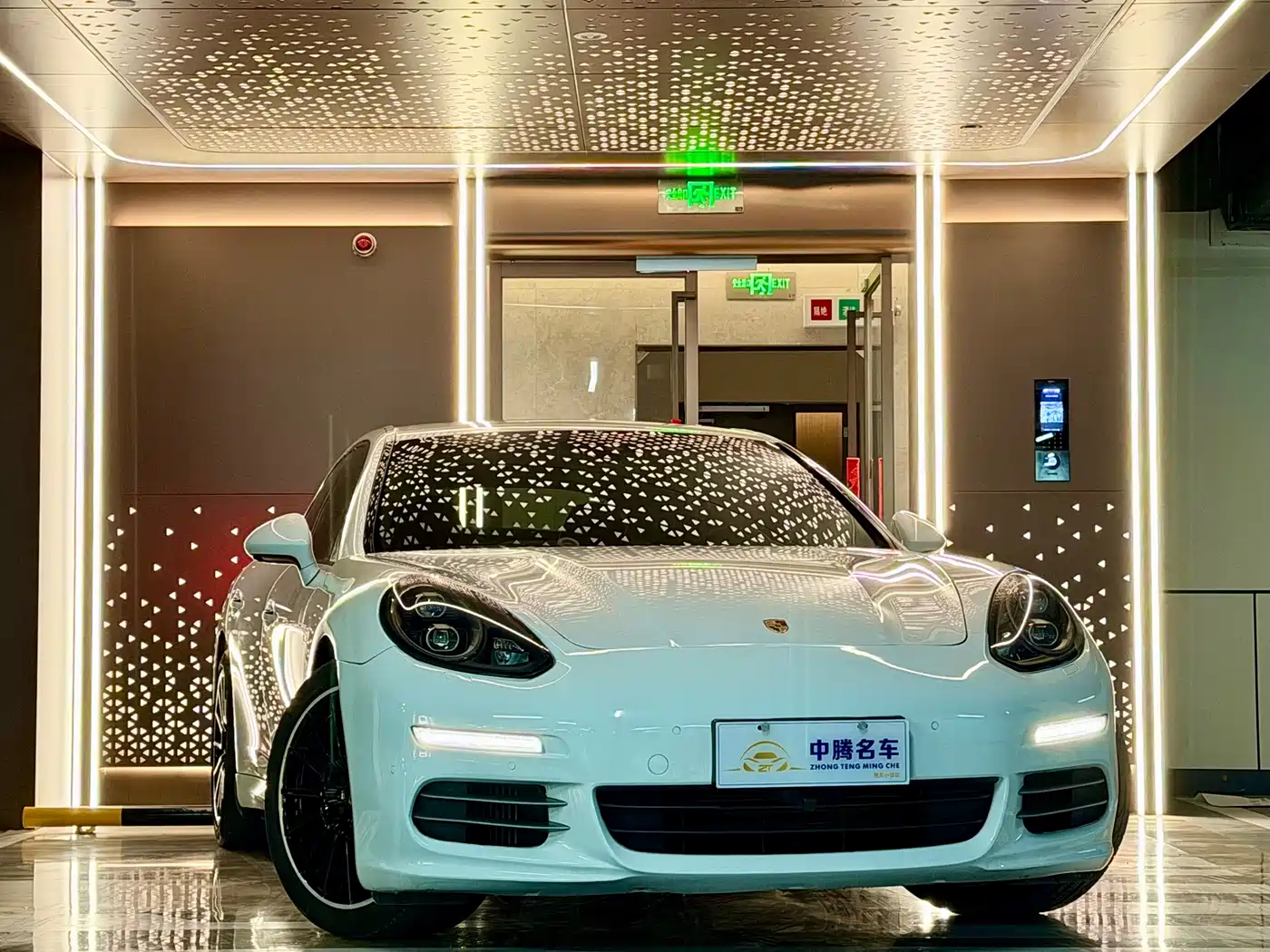 Porsche Panamera 2014 Panamera 4S Sport Edition 3.0T фото 4