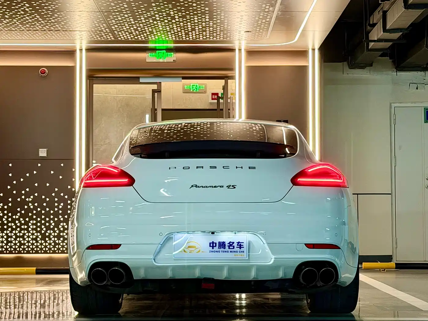 Porsche Panamera 2014 Panamera 4S Sport Edition 3.0T фото 34