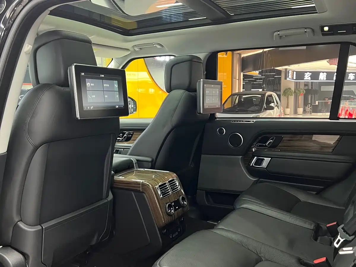 Land Rover Range Rover 2018 3.0 SC V6 Vogue Heritage Extended Edition фото 11