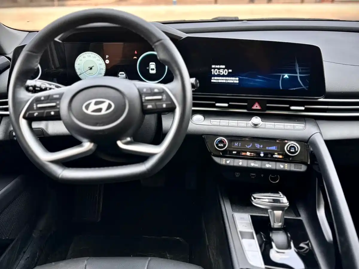 Hyundai Elantra 2023 1.5L CVT TOP Flagship Edition фото 23