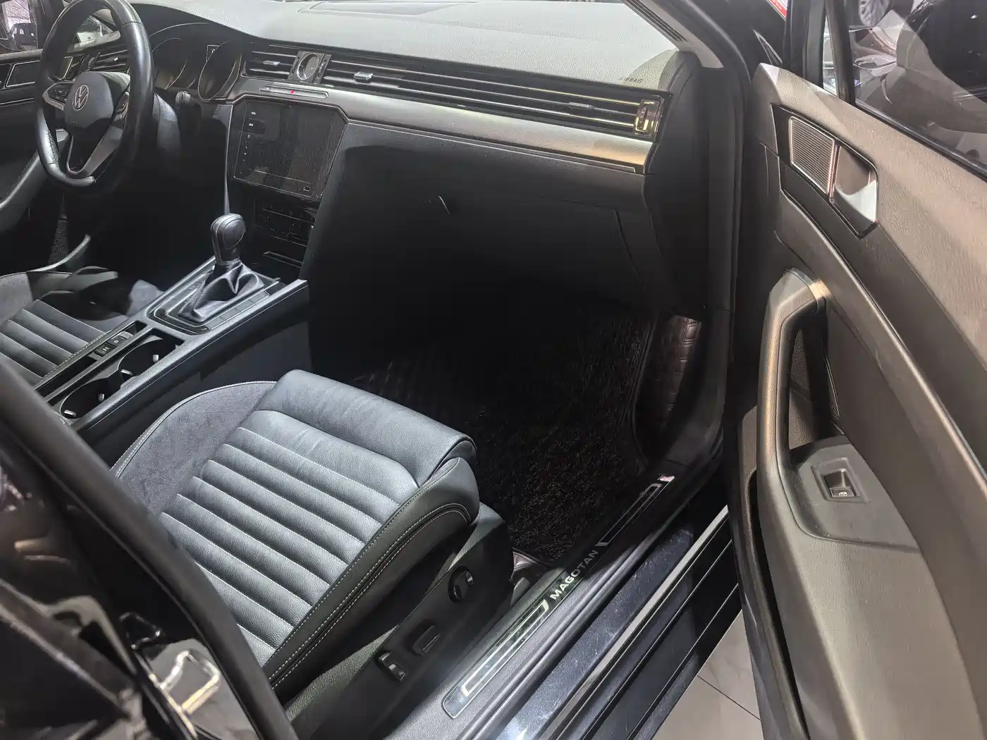 Volkswagen Magotan 2020 330TSI DSG Luxury фото 8