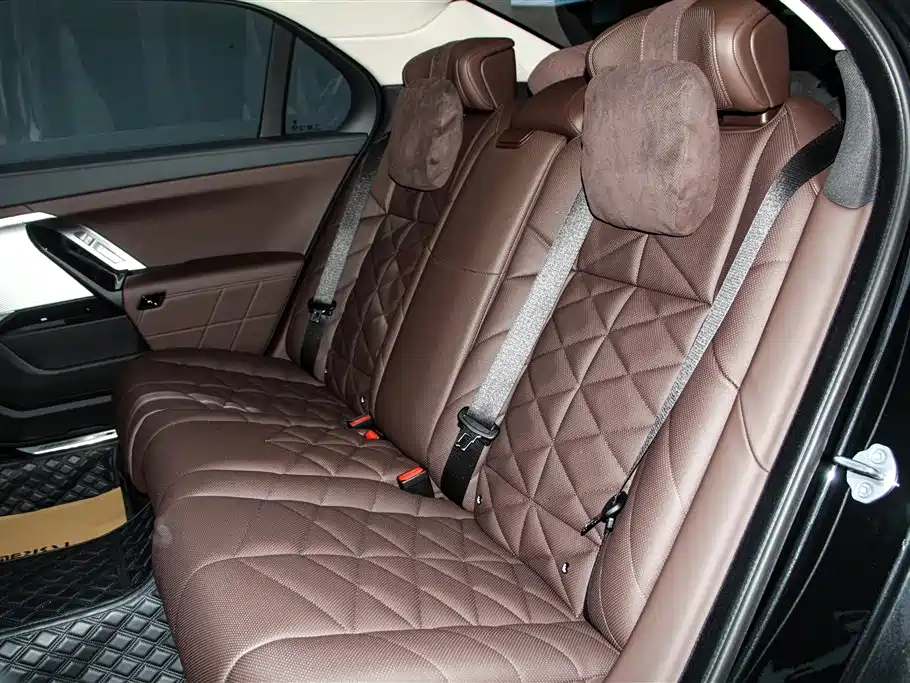 BMW 7 Series 2023 Model 735Li M Sport Package фото 20