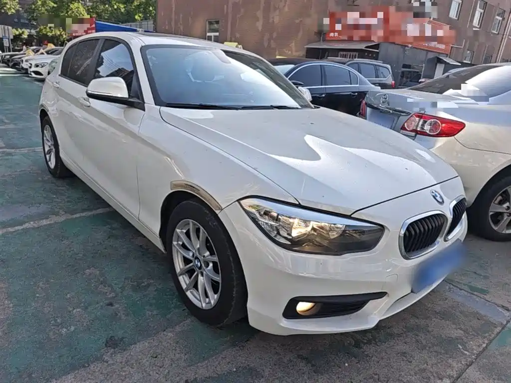 BMW 1 Series (Import) 2018 118i Leading фото 4