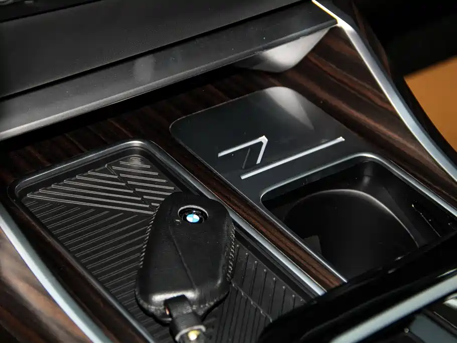 BMW 7 Series 2023 Model 735Li M Sport Package фото 23