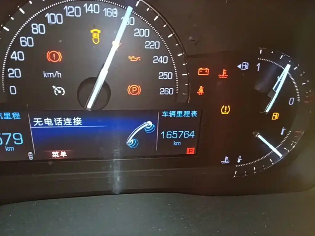 Фото 8 - Cadillac XT5