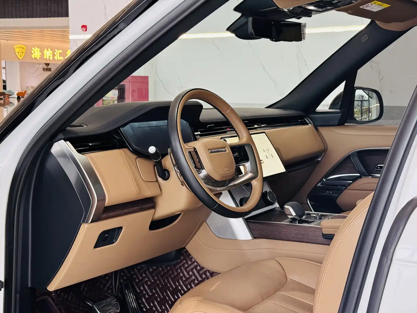 Land Rover Range Rover 2023 3.0 L6 400PS Genesis Extended Version фото 16