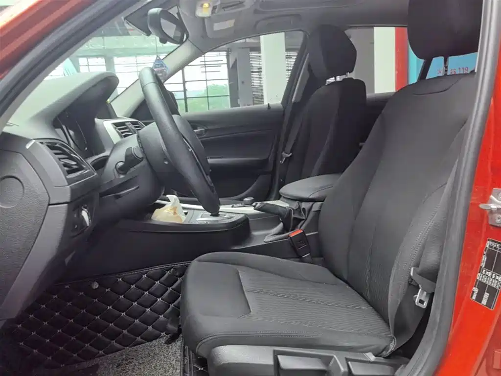 BMW 1 Series (Import) 2018 118i Leading фото 15